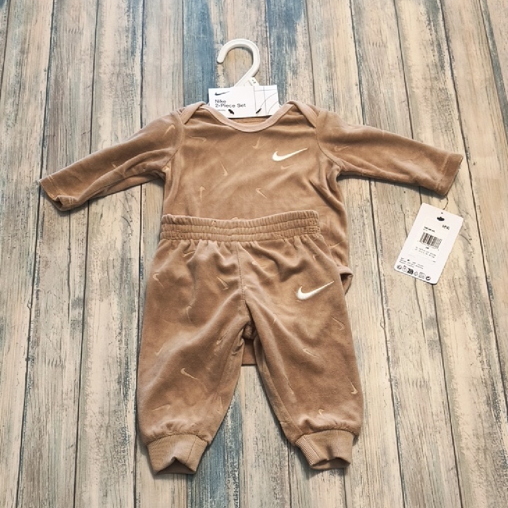 Nike Beige Baby Outfit 3m